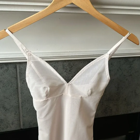 NWOT Babaton slip - Picture 2 of 6